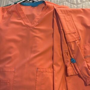 Carhartt Women's Peach and blue scrub set